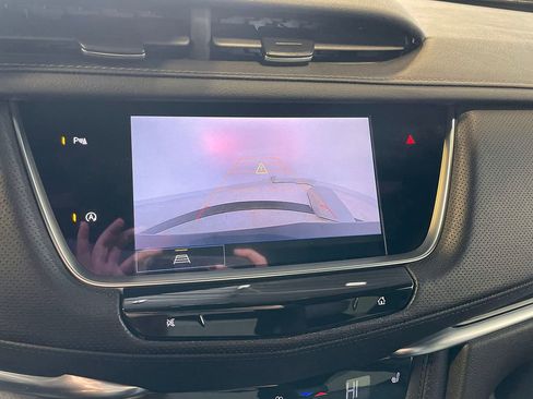 Used 2025 Cadillac XT5 Premium Luxury image 4