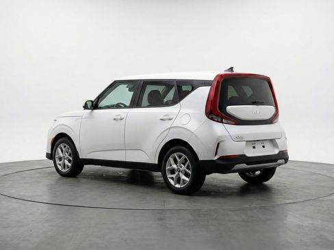 Used 2025 Kia Soul LX w/ LX Technology Package FWD image 6