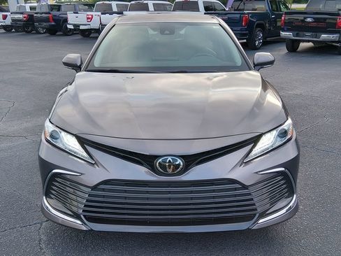 Used 2024 Toyota Camry XLE FWD image 9