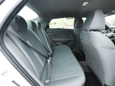 Used 2022 Hyundai Elantra SEL FWD image 27