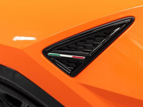 Used 2025 Lamborghini Urus SE image 14