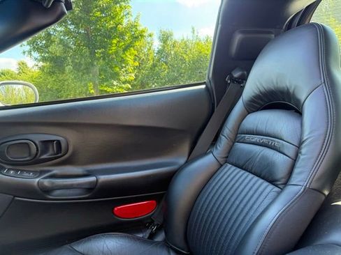 Used 2003 Chevrolet Corvette Coupe w/ Preferred Equipment Group RWD image 14