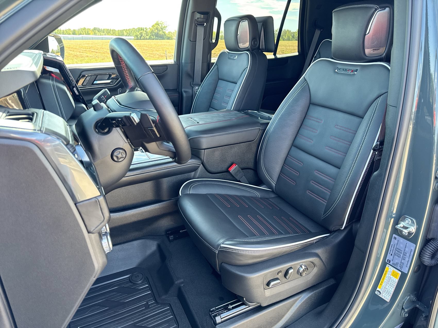 Used 2026 GMC Yukon AT4 Ultimate AWD/4WD image 11