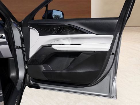 Certified 2024 Cadillac Lyriq Luxury image 26