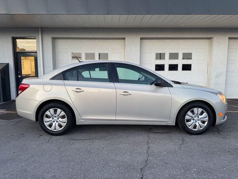 Used 2012 Chevrolet Cruze LS w/ Connectivity Package image 2