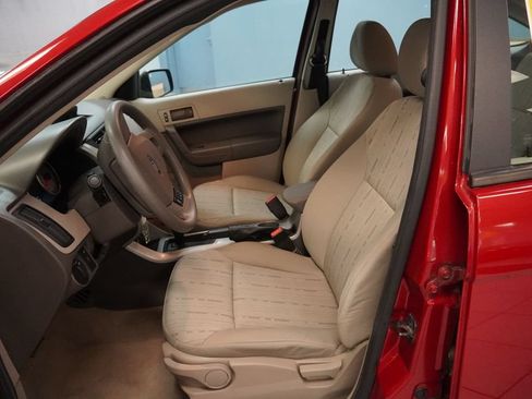 Used 2011 Ford Focus SE FWD image 4