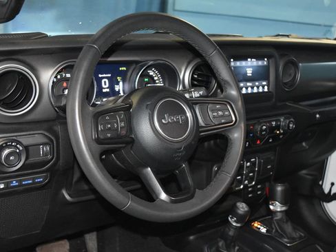Used 2023 Jeep Wrangler Unlimited image 2