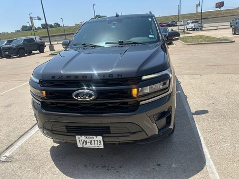 Used 2023 Ford Expedition Limited RWD image 2