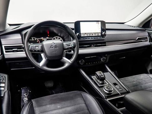 Used 2024 Mitsubishi Outlander SE image 5