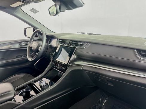 Used 2021 Jeep Grand Cherokee L Laredo image 29