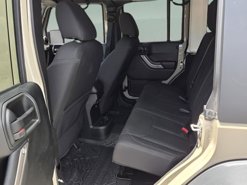 Used 2018 Jeep Wrangler Unlimited Sport AWD/4WD image 10