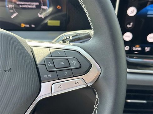 New 2025 Volkswagen Tiguan SE image 21