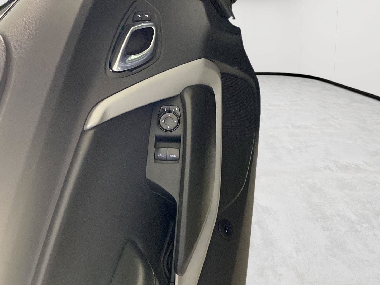 Used 2020 Chevrolet Camaro LT RWD image 15