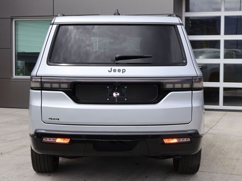 Used 2026 Jeep Grand Wagoneer Summit AWD/4WD image 7
