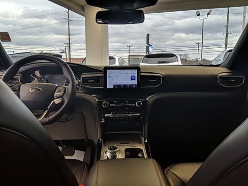 Certified 2023 Ford Explorer ST-Line image 15