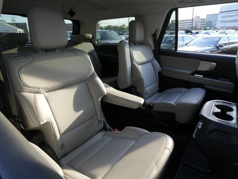 Used 2025 Ford Expedition Active RWD image 31