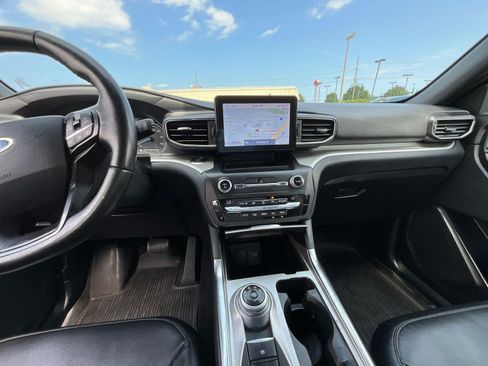 Used 2020 Ford Explorer XLT w/ Equipment Group 202A AWD/4WD image 9