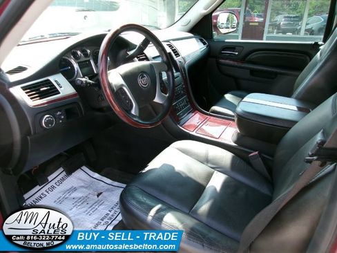 Used 2010 Cadillac Escalade Luxury AWD/4WD image 21