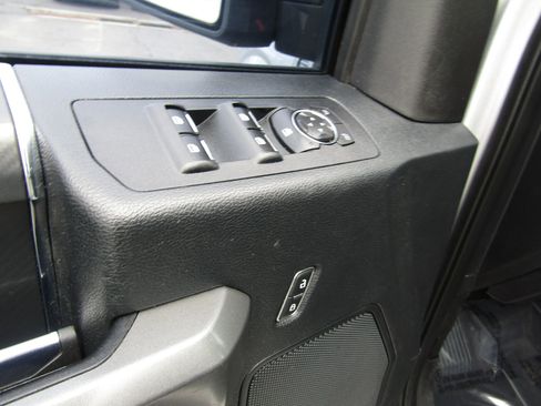 Used 2018 Ford F150 XLT w/ Equipment Group 302A Luxury image 15