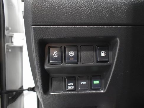 Used 2020 Nissan Rogue S image 18