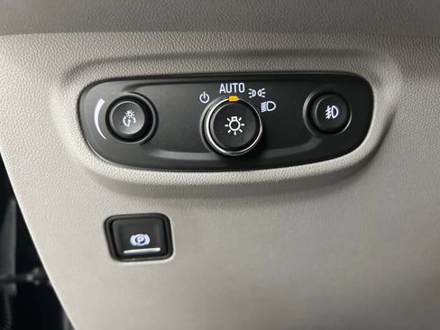 Used 2024 GMC Terrain SLT image 40