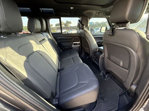 Used 2024 Land Rover Defender 110 S image 17