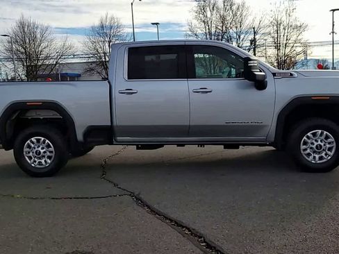 Used 2020 GMC Sierra 2500 SLE image 9