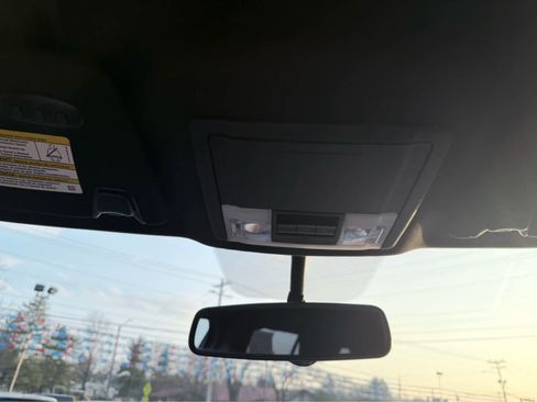 Used 2018 Ford Explorer XLT w/ Equipment Group 202A image 33