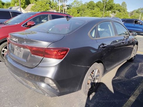 Used 2023 Kia Forte LXS w/ LXS Technology Package FWD image 7