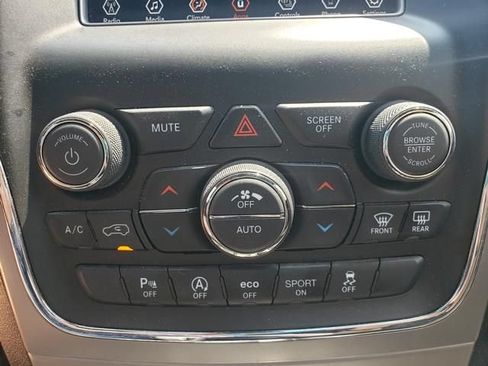 Used 2021 Jeep Grand Cherokee Laredo AWD/4WD image 24