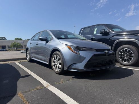 Used 2026 Toyota Corolla LE FWD image 11