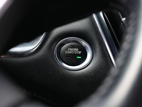 Used 2022 Chevrolet Traverse LT image 24