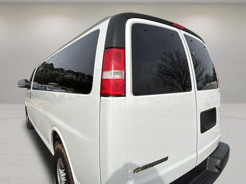 Used 2022 Chevrolet Express 3500 LS image 32