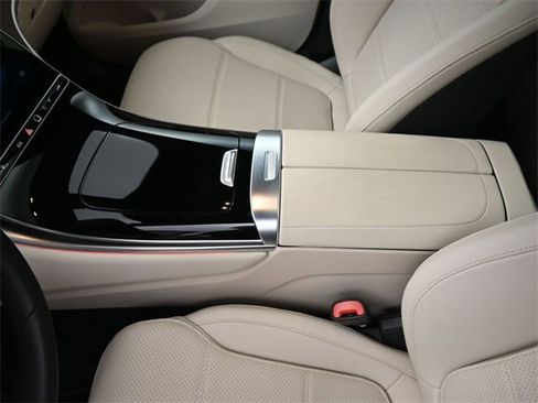 New 2025 Mercedes-Benz GLC 300 image 31