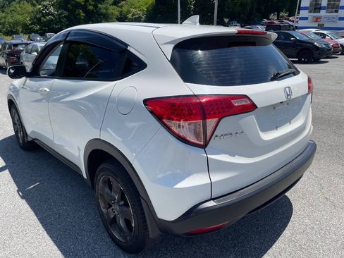 Used 2018 Honda HR-V LX image 8