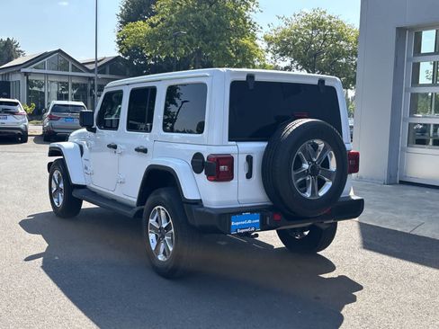 Used 2022 Jeep Wrangler Unlimited Sahara w/ Safety Group AWD/4WD image 3