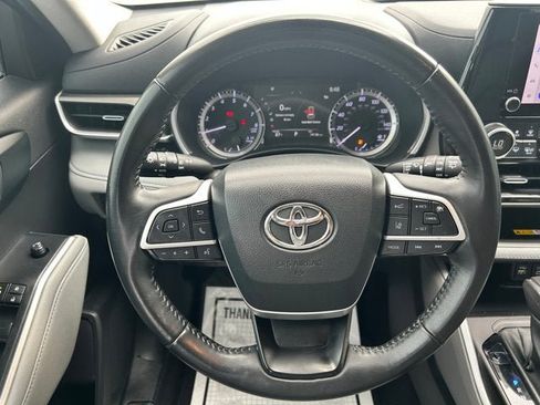 Used 2023 Toyota Highlander XLE FWD image 13