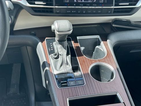 Certified 2023 Toyota Sienna XLE w/ XLE Plus Package FWD image 22