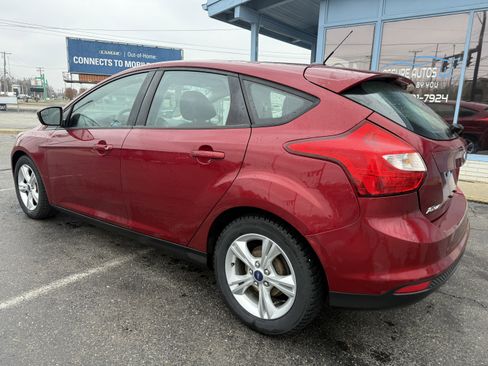 Used 2013 Ford Focus SE w/ SE Winter Pkg image 3