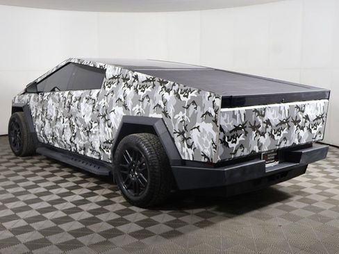 Used 2024 Tesla Cybertruck AWD Crew Cab image 11