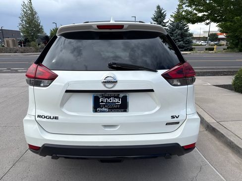 Used 2018 Nissan Rogue SV w/ Premium Package FWD image 6