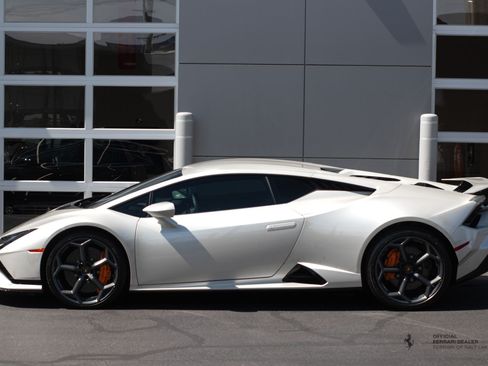 Used 2024 Lamborghini Huracan Tecnica RWD image 2