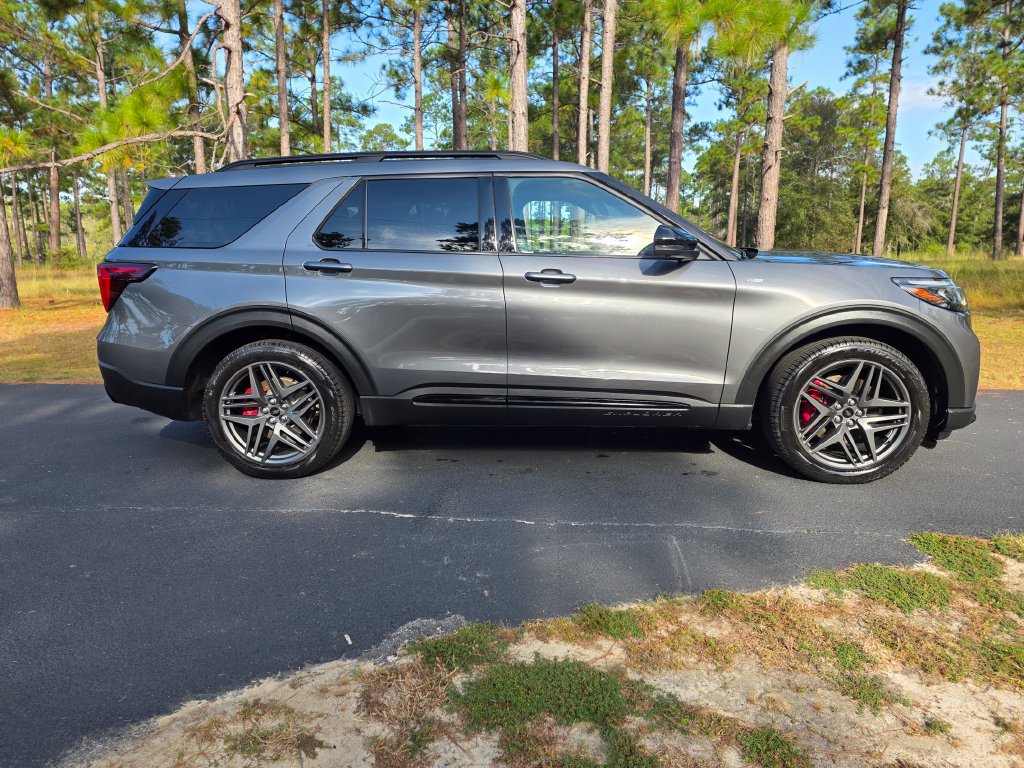 Used 2025 Ford Explorer ST-Line w/ Premium Package RWD image 6