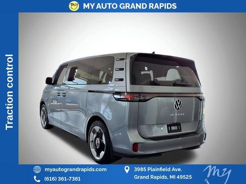 Used 2025 Volkswagen ID. Buzz Pro S RWD image 5