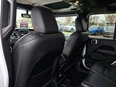 Certified 2022 Jeep Wrangler Unlimited Sahara w/ LED Lighting Group image 21