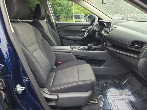 Used 2024 Nissan Rogue SV image 6