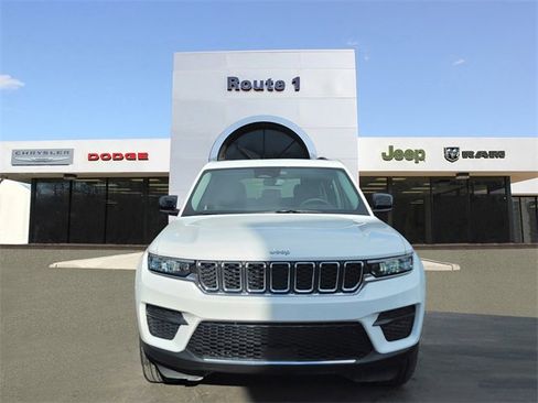 Used 2023 Jeep Grand Cherokee Laredo X image 2