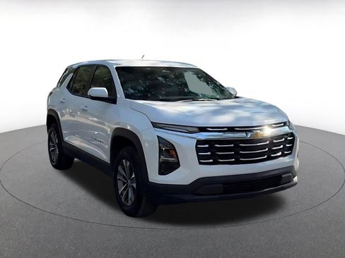 Used 2025 Chevrolet Equinox LT image 3