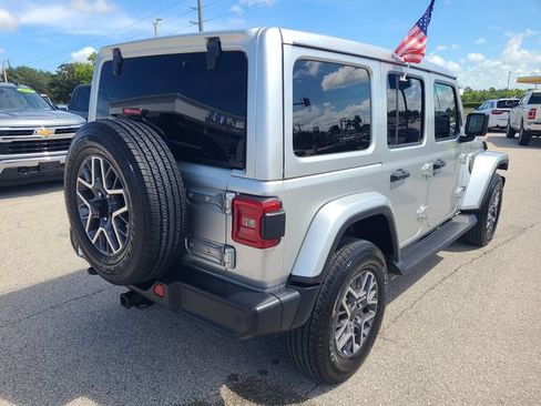 Used 2025 Jeep Wrangler Unlimited Sahara w/ Safety Group AWD/4WD image 4