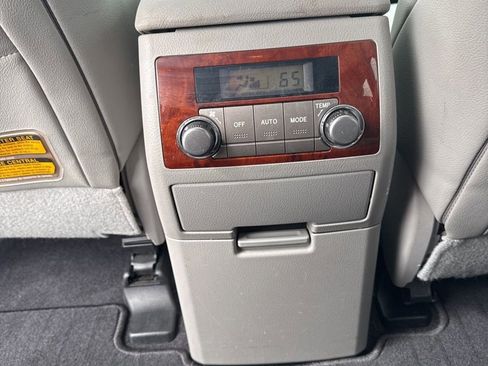 Used 2012 Toyota Highlander Limited w/ Tow Pkg image 24